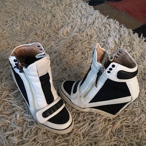 Lamb wedge sneakers